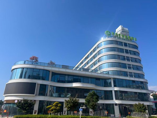 浪漫草海度假酒店