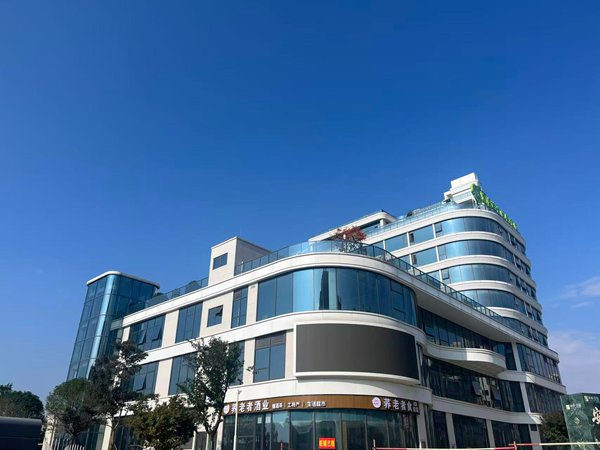 浪漫草海度假酒店