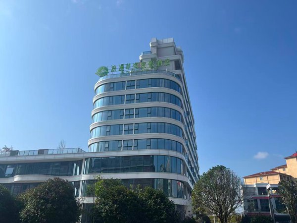 浪漫草海度假酒店